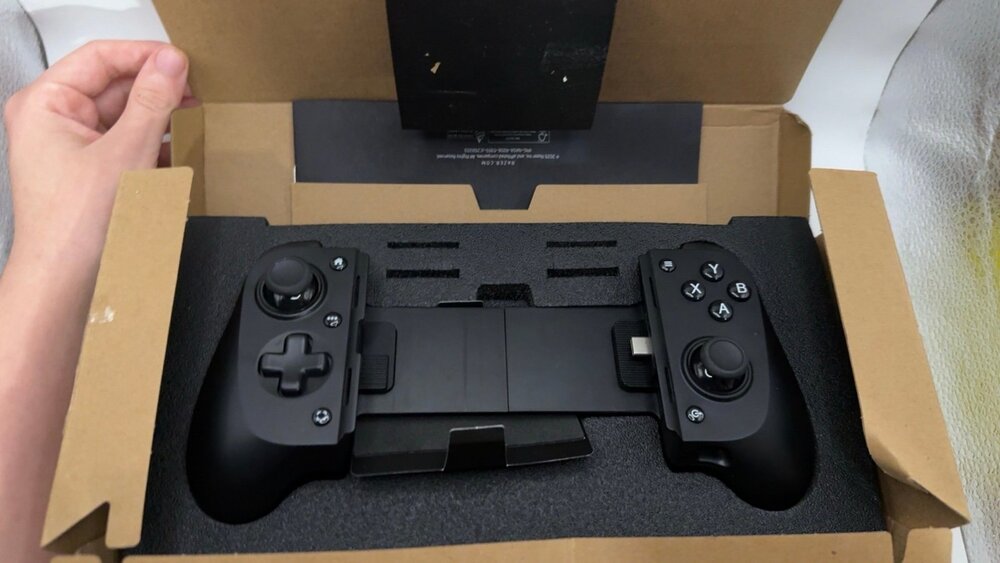Razer Kishi V3 - Full-Sized USB C Controller for iPhone & Android